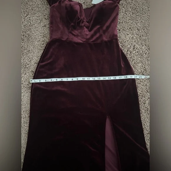 Off The Shoulder Velvet Sheath Dress - Picture 9 of 11